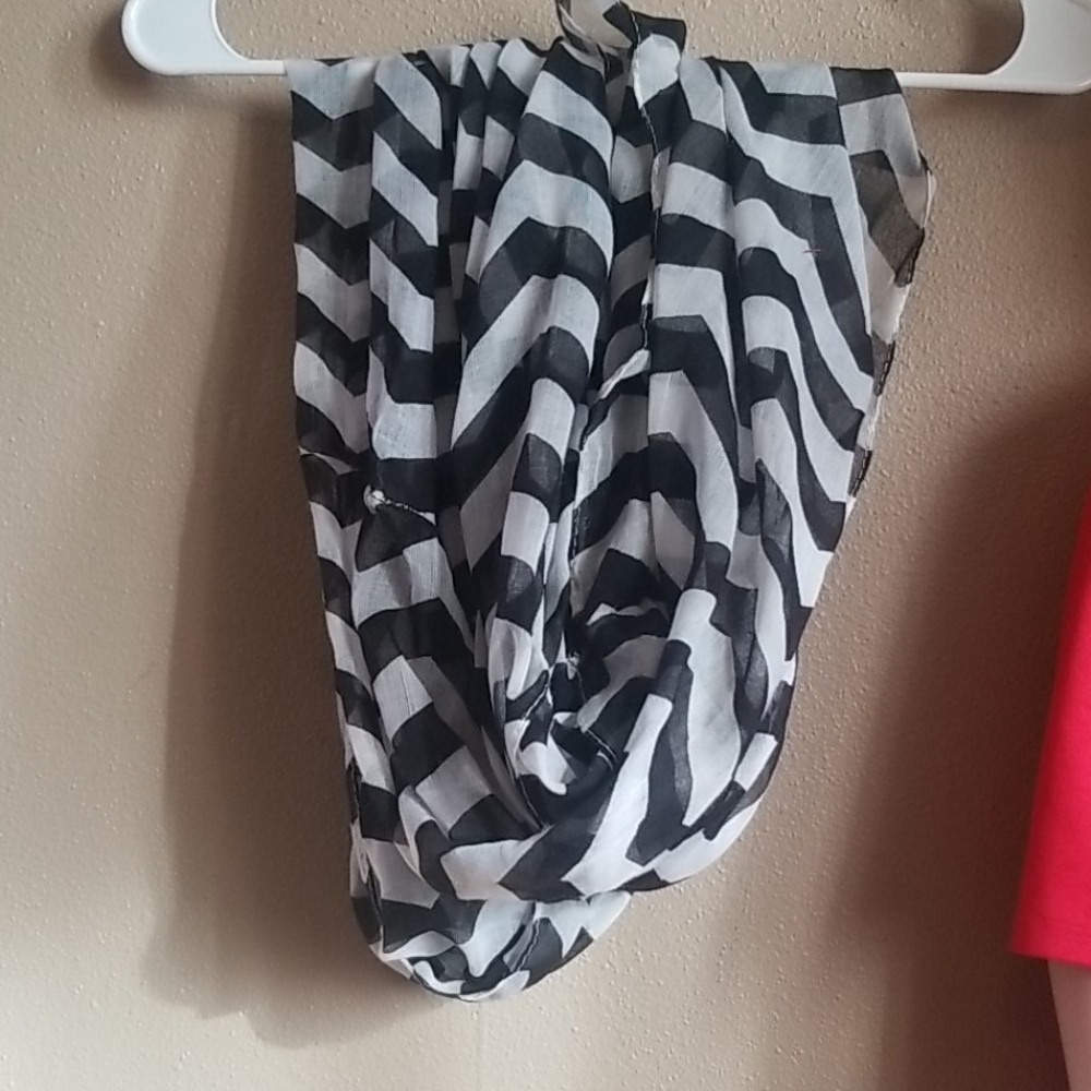 Black and white chevron scarf